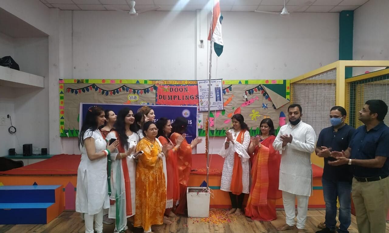 दून डम्पलिंग स्कूल में इनरव्हील क्लब ऑफ मुजफ्फरनगर लोटस ने किया ध्वजारोहण दून डम्पलिंग स्कूल में इनरव्हील क्लब ऑफ मुजफ्फरनगर लोटस ने किया ध्वजारोहण