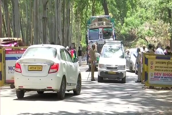 उत्तराखंड में अंतरराज्यीय आवागमन पर सख्ती अभी कम नहीं उत्तराखंड में अंतरराज्यीय आवागमन पर सख्ती अभी कम नहीं