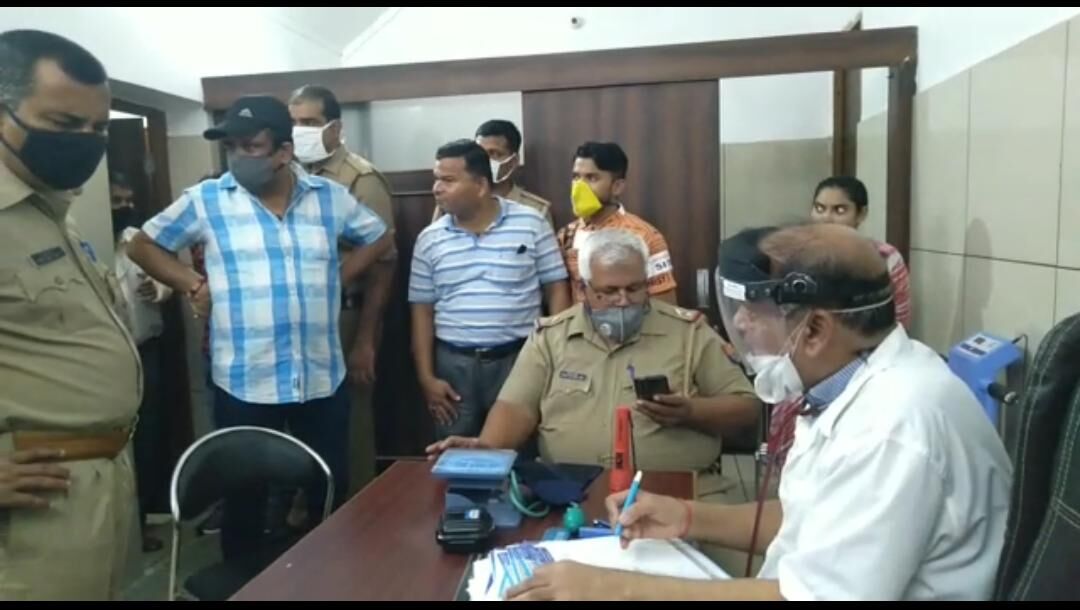 नर्सिंग होम में मरीज की मौत को लेकर जमकर हंगामा नर्सिंग होम में मरीज की मौत को लेकर जमकर हंगामा