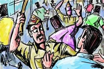 भूमि विकास बैंक में अध्यक्ष पद के चुनाव में नामांकन के दौरान पथराव लाठीचार्ज भूमि विकास बैंक में अध्यक्ष पद के चुनाव में नामांकन के दौरान पथराव लाठीचार्ज