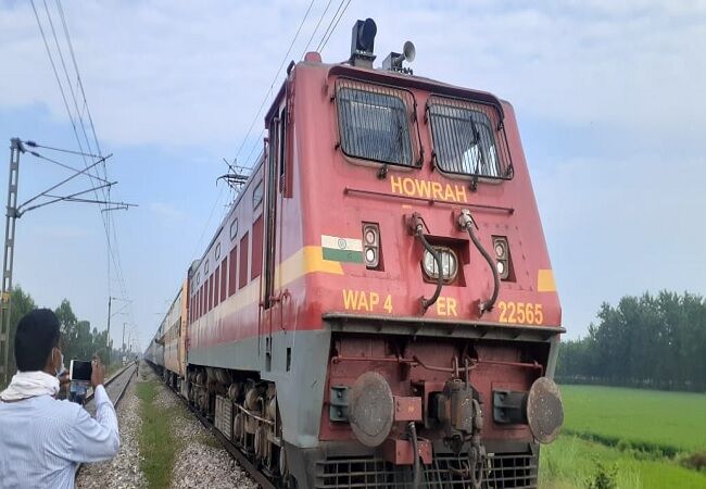 मुरादाबाद के पास बाल-बाल बचा बडा रेल हादसा मुरादाबाद के पास बाल-बाल बचा बडा रेल हादसा
