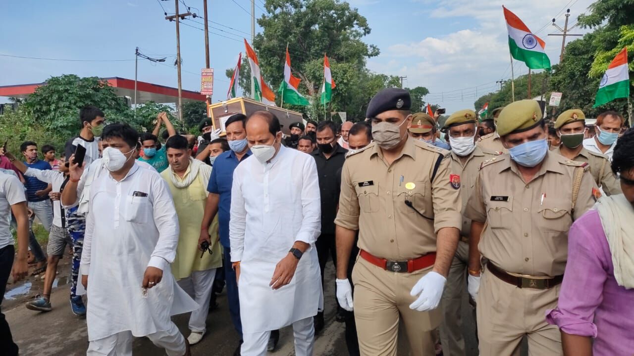 शहीद प्रशांत के अंतिम संस्कार में पहुंची सरकार, चार मंत्रियों ने दी श्रद्धांजलि