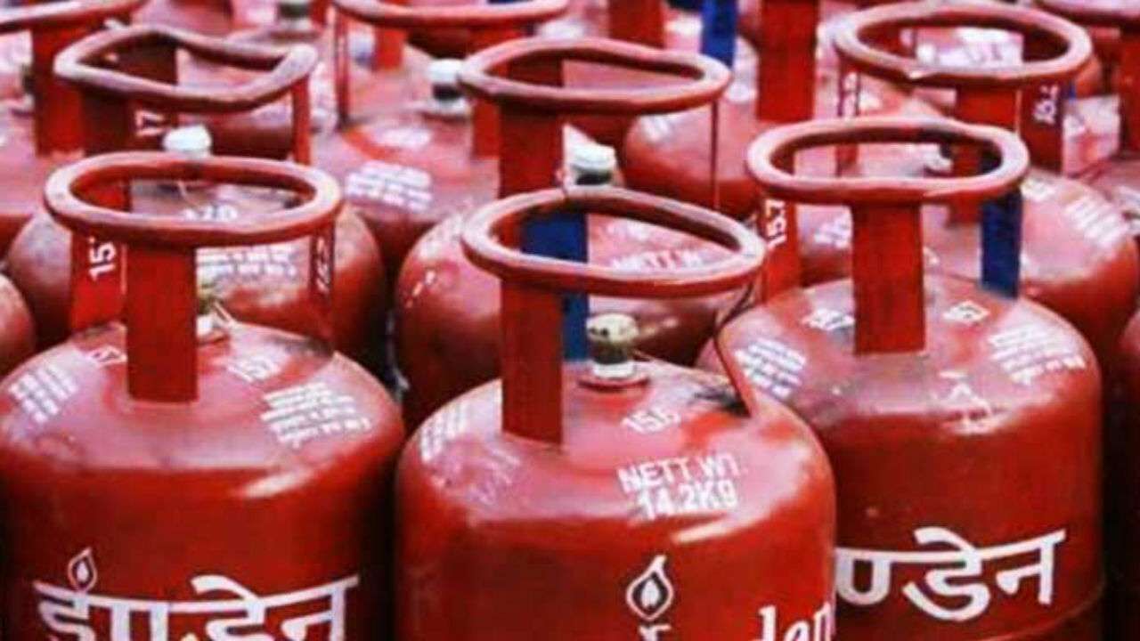 सस्ती हो गई रसोई गैस सिलेंडर सस्ती हो गई रसोई गैस सिलेंडर