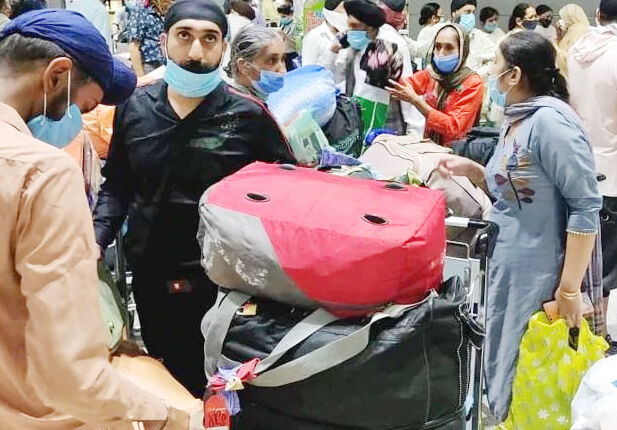अफगानिस्तान में अपना घर बार छोड़ 180 सिख परिवार शरण लेने भारत आए अफगानिस्तान में अपना घर बार छोड़ 180 सिख परिवार शरण लेने भारत आए