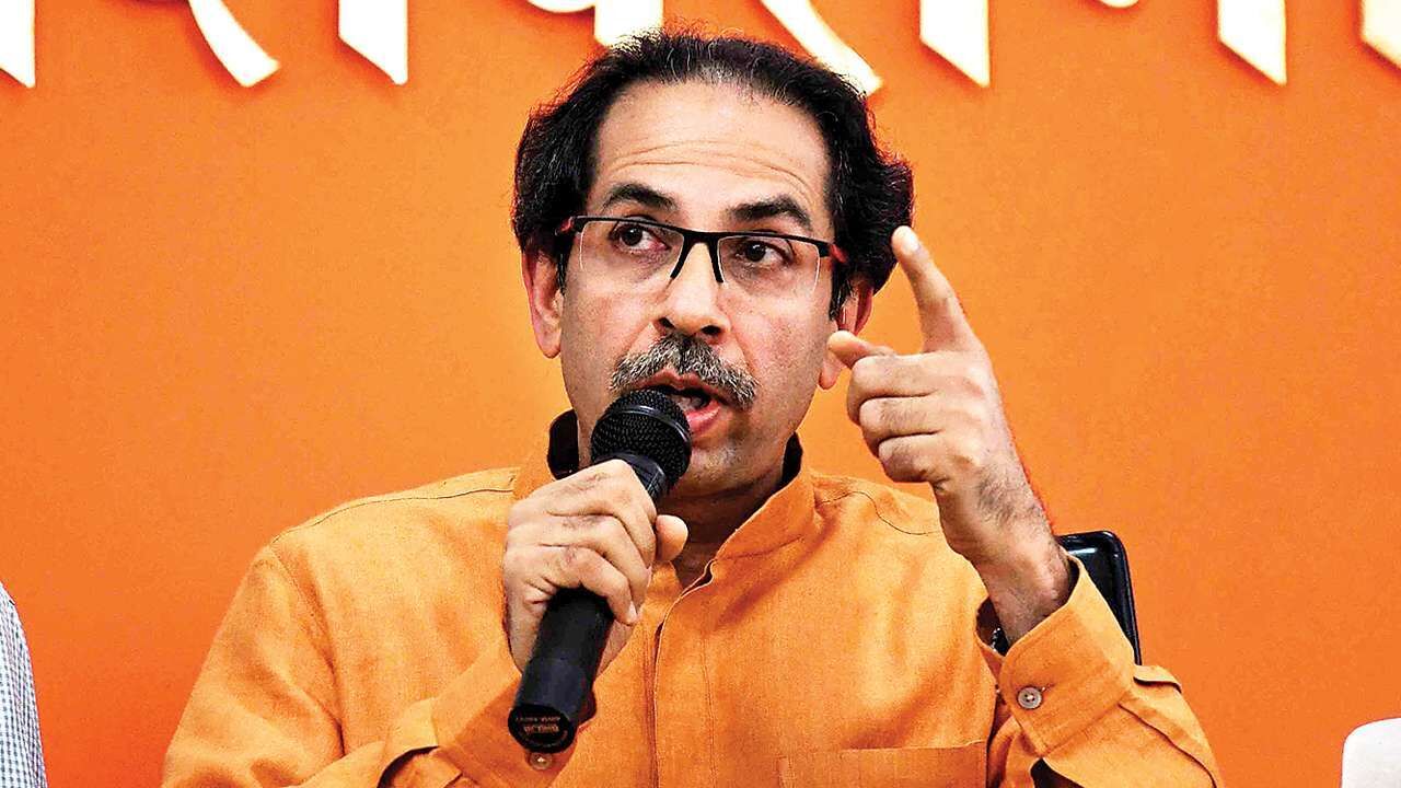 उद्धव ठाकरे के निवास को उड़ाने की धमकी से हड़कंप उद्धव ठाकरे के निवास को उड़ाने की धमकी से हड़कंप