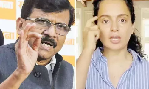 मुंबई अपने खार स्थित बंगले पर पहुंचीं कंगना, एयरपोर्ट के बाहर समर्थकों का दिखा भारी जोश मुंबई अपने खार स्थित बंगले पर पहुंचीं कंगना, एयरपोर्ट के बाहर समर्थकों का दिखा भारी जोश
