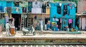 रेलवे लाइन पर 48000 झुग्गियां तोड़ने के फैसले को सुप्रीम कोर्ट में चुनौती रेलवे लाइन पर 48000 झुग्गियां तोड़ने के फैसले को सुप्रीम कोर्ट में चुनौती