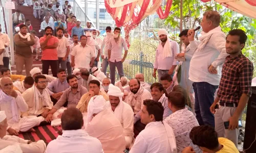 तितावी में भाकियू का हाईवे जाम, मंसूरपुर में रेलवे स्टेशन पर रालोद का धरना तितावी में भाकियू का हाईवे जाम, मंसूरपुर में रेलवे स्टेशन पर रालोद का धरना