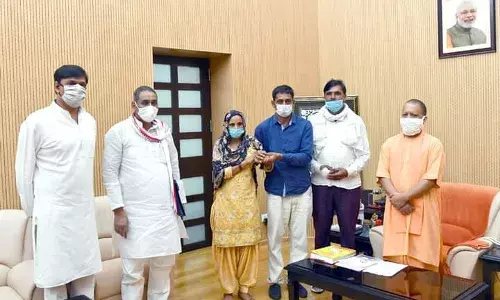 सरकार बनाएगी सुदीक्षा भाटी के नाम प्रेरणा स्थल, लाइब्रेरी मुख्यमंत्री से मुलाक़ात के बाद परिवार को मिला आश्वासन सरकार बनाएगी सुदीक्षा भाटी के नाम प्रेरणा स्थल, लाइब्रेरी मुख्यमंत्री से मुलाक़ात के बाद परिवार को मिला आश्वासन
