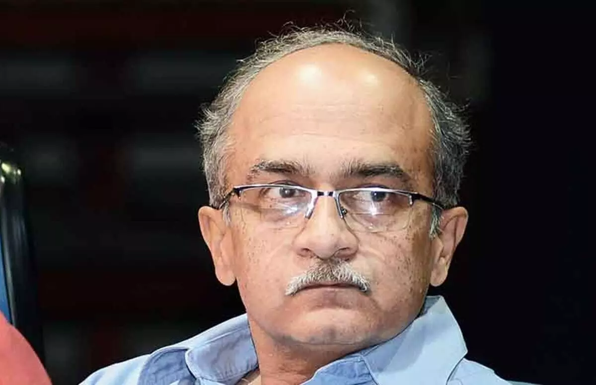 प्रशांत भूषण ने जमा किया 1 रुपए का जुर्माना, दायर की पुनर्विचार याचिका प्रशांत भूषण ने जमा किया 1 रुपए का जुर्माना, दायर की पुनर्विचार याचिका