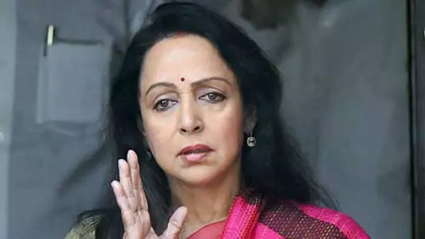 ड्रग बयान पर हेमामालिनी आई जया बच्चन के साथ ड्रग बयान पर हेमामालिनी आई जया बच्चन के साथ