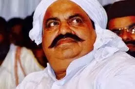 डायनामाइट से उडाई जाएगी माफिया अतीक अहमद की अवैध बिल्डिंग डायनामाइट से उडाई जाएगी माफिया अतीक अहमद की अवैध बिल्डिंग