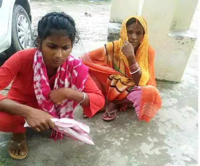युवती के खाता में 99 लाख रुपया आने से परिवार में दहशत युवती के खाता में 99 लाख रुपया आने से परिवार में दहशत