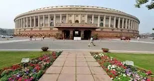 श्रम सुधार विधेयकों को मंजूरी, कर्मचारियों की छंटनी और कंपनी बंद करना आसान श्रम सुधार विधेयकों को मंजूरी, कर्मचारियों की छंटनी और कंपनी बंद करना आसान