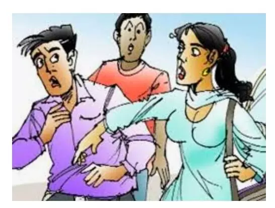 छेड़खानी के आरोपी को 55 सेकेंड में जड़ी 55 चप्पल छेड़खानी के आरोपी को 55 सेकेंड में जड़ी 55 चप्पल