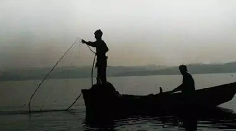 भारतीय नाव पर पाकिस्तान की फायरिंग में मछुआरा घायल