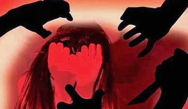 हैवानियतः गैंगरेप के बाद काट डाली जीभ, तोड दी रीढ की हड्डी हैवानियतः गैंगरेप के बाद काट डाली जीभ, तोड दी रीढ की हड्डी