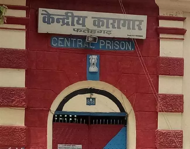 इस जेल में 2 दिन में 100 से ज्यादा कैदी मिले कोरोना संक्रमित इस जेल में 2 दिन में 100 से ज्यादा कैदी मिले कोरोना संक्रमित