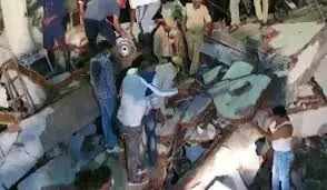 गुजरात में इमारत गिरने से 3 की मौत गुजरात में इमारत गिरने से 3 की मौत