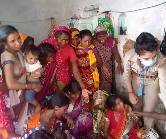 तीसरी बेटी के जन्म पर कलह, तीनों बच्चियों के साथ मां का शव फांसी पर लटका मिला तीसरी बेटी के जन्म पर कलह, तीनों बच्चियों के साथ मां का शव फांसी पर लटका मिला