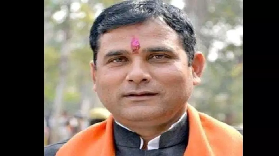 हाथरस कांड को लेकर भाजपा विधायक ने ठोकी ताल हाथरस कांड को लेकर भाजपा विधायक ने ठोकी ताल