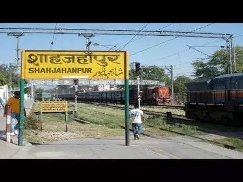 शाहजहांपुर में थाने पर हमला, इंस्पेक्टर समेत चार पुलिसकर्मी घायल शाहजहांपुर में थाने पर हमला, इंस्पेक्टर समेत चार पुलिसकर्मी घायल