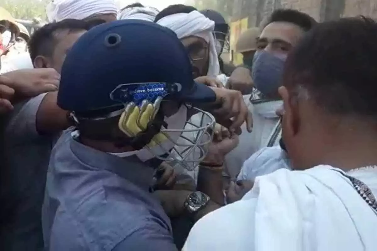 रालोद और सपा कार्यकर्ताओं की पुलिस से भिड़ंत, लाठीचार्ज