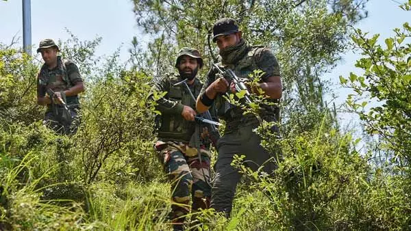 कश्मीर में सीआरपीएफ के दल पर आतंकी हमले मेें 2 जवान शहीद कश्मीर में सीआरपीएफ के दल पर आतंकी हमले मेें 2 जवान शहीद