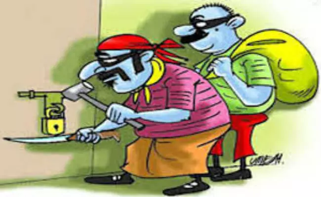 मीरापुर में दो दुकानों में चोरों ने लगाया कुंबल मीरापुर में दो दुकानों में चोरों ने लगाया कुंबल