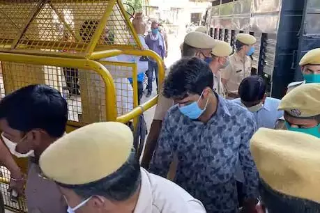 पति के सामने ही किया था पत्नी से गैंगरेप, पांच आरोपी दोषी करार पति के सामने ही किया था पत्नी से गैंगरेप, पांच आरोपी दोषी करार