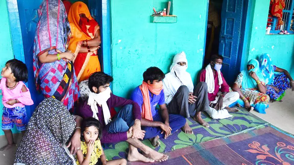 हाथरस कांडः पीडिता के परिवार ने कोरोना टेस्ट कराने से भी किया इनकार हाथरस कांडः पीडिता के परिवार ने कोरोना टेस्ट कराने से भी किया इनकार