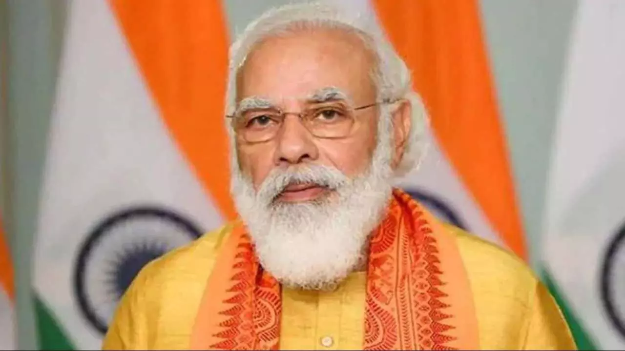 मोदी ने किया संपत्ति कार्डों का वितरण मोदी ने किया संपत्ति कार्डों का वितरण