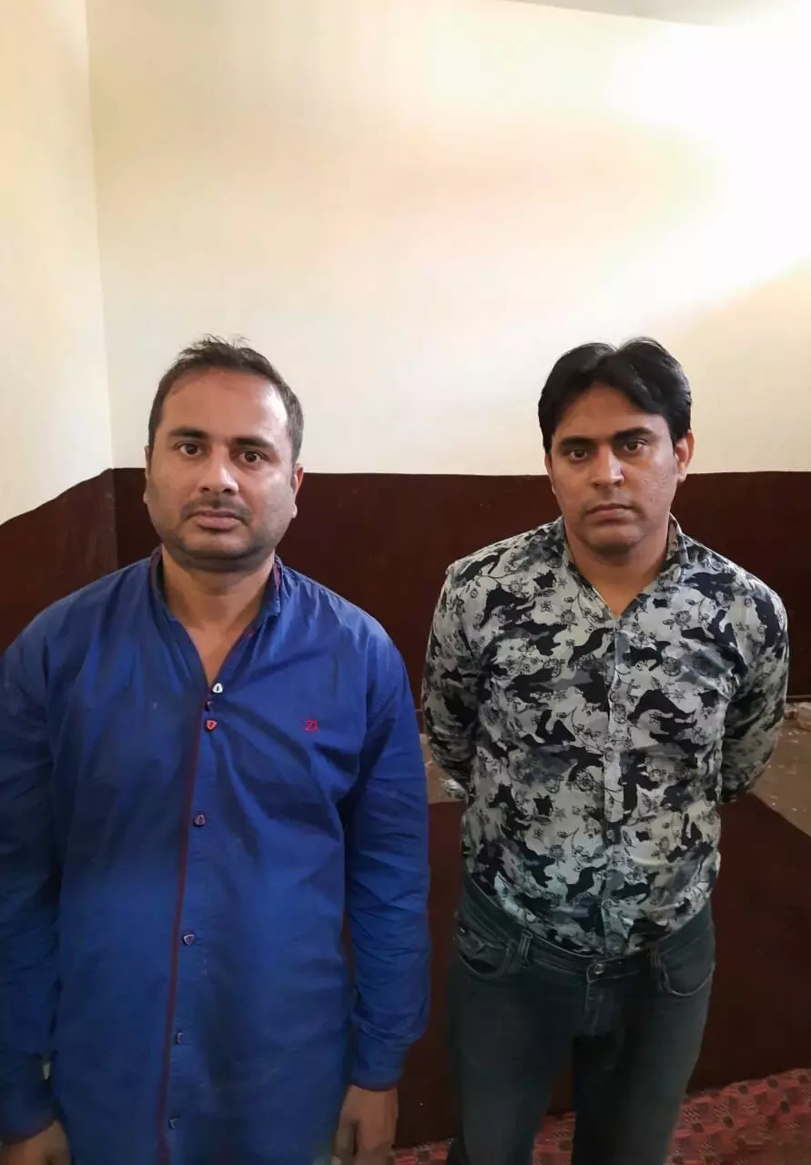 आठवीं नवीं पास शातिर कर रहे थे ये कारनामा आठवीं नवीं पास शातिर कर रहे थे ये कारनामा