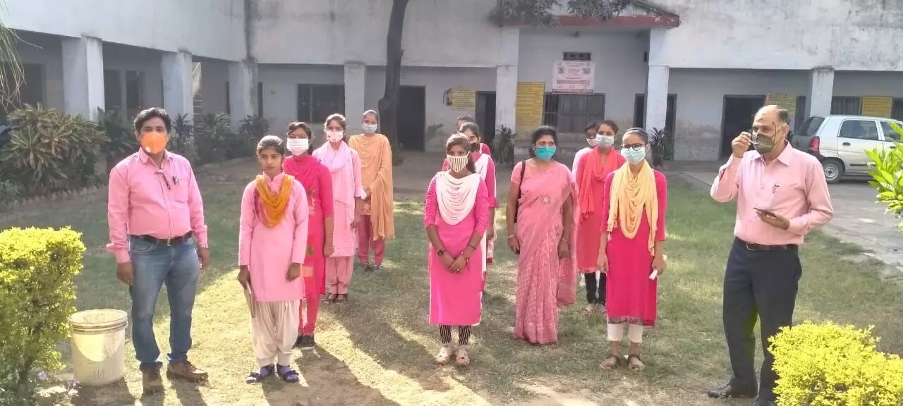 मंसूरपुर स्थित सरशादी लाल इंटर कालेज में मना पिंक-डे