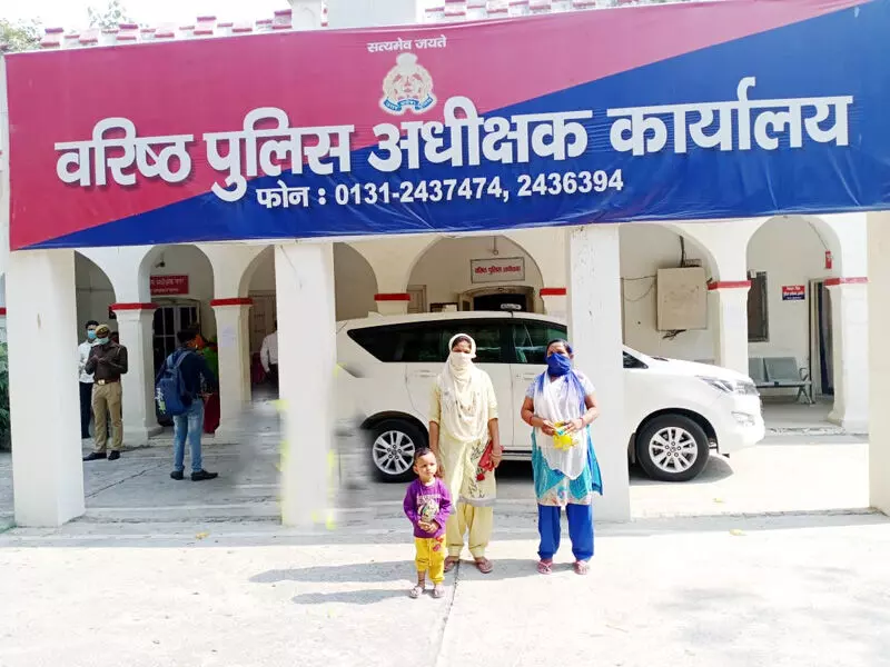 पत्नी से किया था झगड़ा, पुलिस ने लूट में भेज दिया जेल पत्नी से किया था झगड़ा, पुलिस ने लूट में भेज दिया जेल