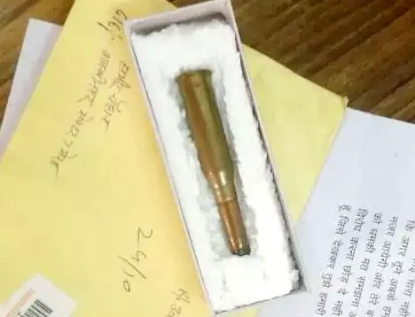 वकील को हत्या की धमकी के पत्र के साथ भेजी बंदूक की गोली वकील को हत्या की धमकी के पत्र के साथ भेजी बंदूक की गोली