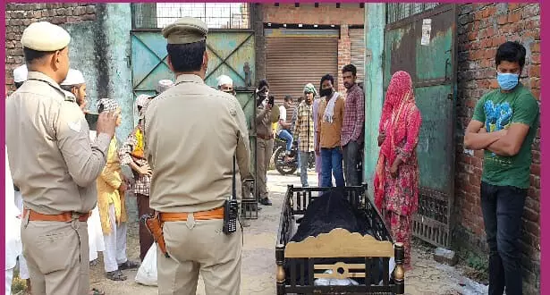 पति की संदिग्ध मौत, पत्नी ने रुकवाया जनाजा पति की संदिग्ध मौत, पत्नी ने रुकवाया जनाजा