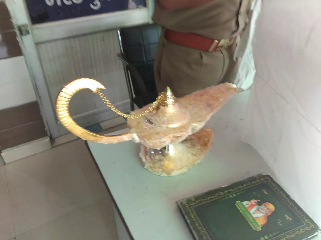 धोखाधड़ी-अल्लादीन का जादुई चिराग दिखाकर डाक्टर को ठगा धोखाधड़ी-अल्लादीन का जादुई चिराग दिखाकर डाक्टर को ठगा