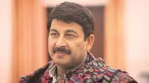 हेलीकाॅप्टर की आपात लैंडिंग, बाल-बाल बचे मनोज तिवारी हेलीकाॅप्टर की आपात लैंडिंग, बाल-बाल बचे मनोज तिवारी