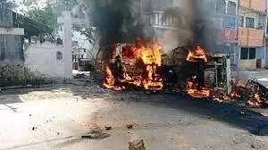 मुंगेर हिंसा के बाद डीएम-एसपी को निर्वाचन आयोग ने हटाया मुंगेर हिंसा के बाद डीएम-एसपी को निर्वाचन आयोग ने हटाया