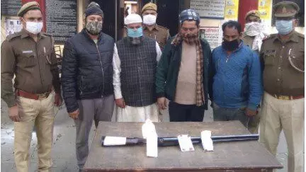 मेरठ से शिकार करने आए चार शिकारी दबोचे मेरठ से शिकार करने आए चार शिकारी दबोचे