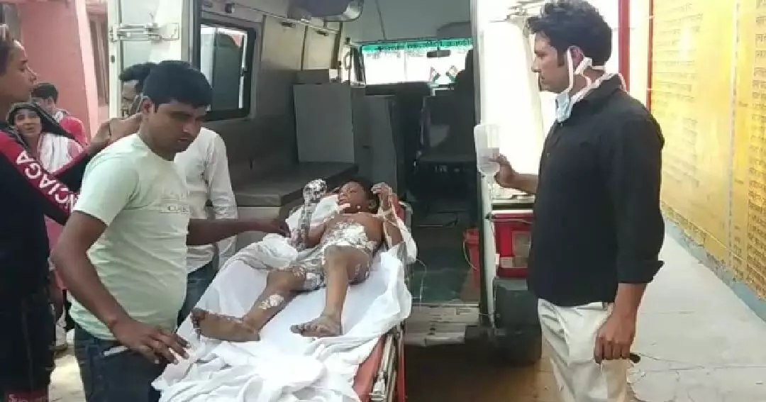 आतिशबाजी में लगी आग, बारात में मची चीख पुकार आतिशबाजी में लगी आग, बारात में मची चीख पुकार