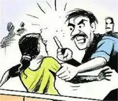 सपा जिलाध्यक्ष ने महिलाओं को पीटा, तमंचा लहराकर डराया सपा जिलाध्यक्ष ने महिलाओं को पीटा, तमंचा लहराकर डराया