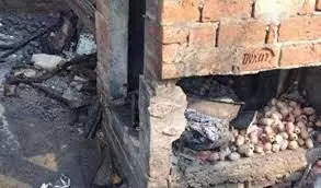 कुशीनगर में पटाखा फैक्ट्री में विस्फोट से चार की मौतः बारह घायल कुशीनगर में पटाखा फैक्ट्री में विस्फोट से चार की मौतः बारह घायल