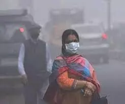 दिवाली दूर, प्रदूषण और धुएं की चादर से दिल्ली अभी से बेहाल