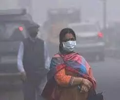 दिवाली दूर, प्रदूषण और धुएं की चादर से दिल्ली अभी से बेहाल दिवाली दूर, प्रदूषण और धुएं की चादर से दिल्ली अभी से बेहाल