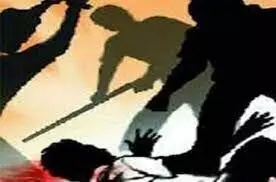 4 साल के मासूम की रेप और हत्या के आरोपी को पीट-पीटकर मार डाला 4 साल के मासूम की रेप और हत्या के आरोपी को पीट-पीटकर मार डाला