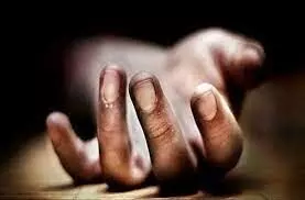 महिला ने तीन साल के बेटे के साथ 17वीं मंजिल से कूदकर की आत्महत्या महिला ने तीन साल के बेटे के साथ 17वीं मंजिल से कूदकर की आत्महत्या