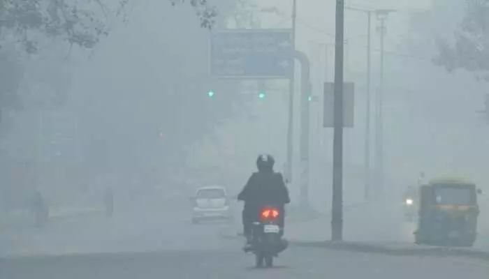 दिवाली पर पटाखों की गूंज से धुआं धुआं हुआ एक्यूआई