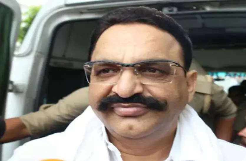 कोर्ट में पेशी के दौरान व्हीलचेयर पर दिखा मुख्तार अंसारी, पंजाब सरकार पर लगाया ये आरोप कोर्ट में पेशी के दौरान व्हीलचेयर पर दिखा मुख्तार अंसारी, पंजाब सरकार पर लगाया ये आरोप